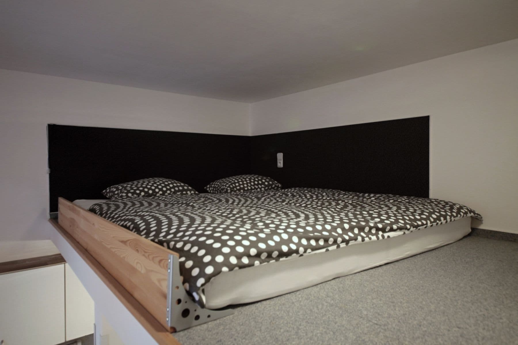 Prenájom bytu 24 m², Tyršova, Praha, Praha Prenájom bytu 24 m², Tyršova, Praha, Praha