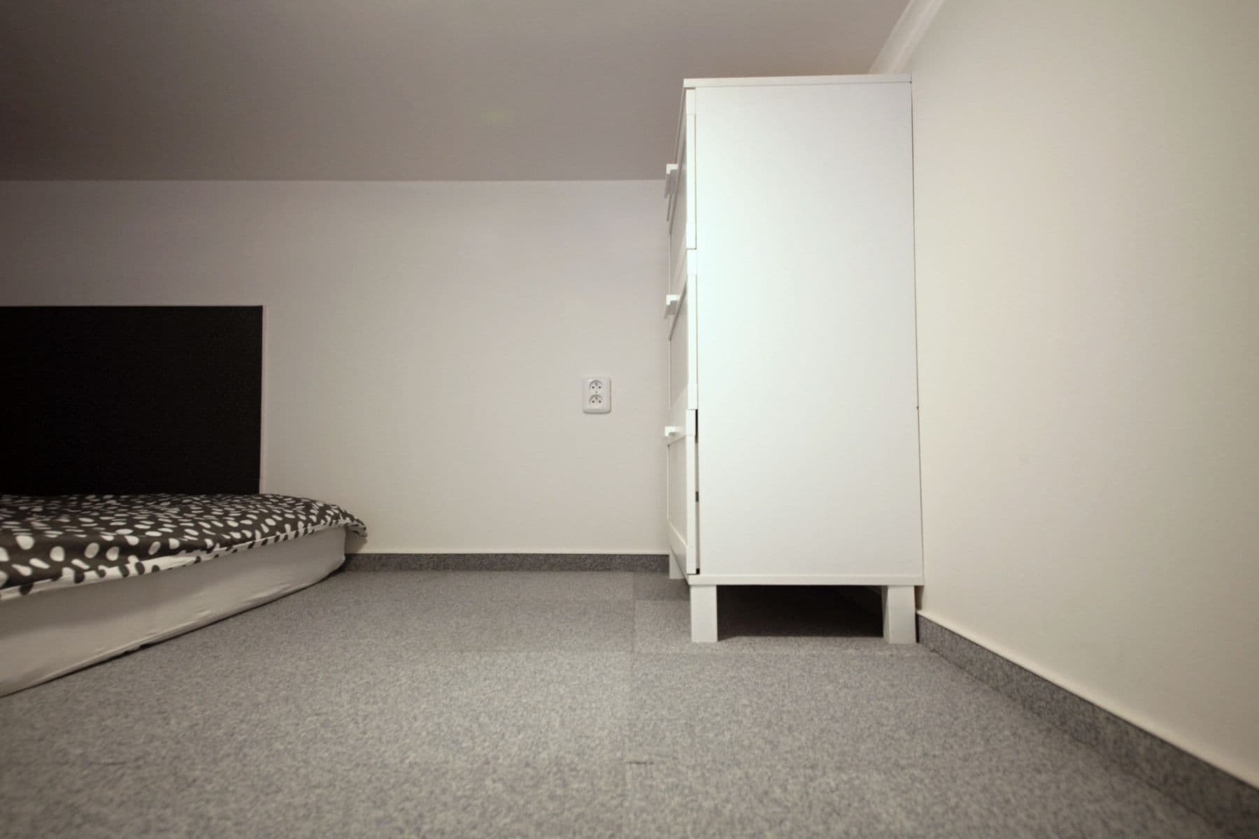 Prenájom bytu 24 m², Tyršova, Praha, Praha Prenájom bytu 24 m², Tyršova, Praha, Praha