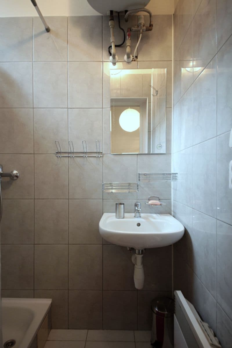 Prenájom bytu 24 m², Tyršova, Praha, Praha Prenájom bytu 24 m², Tyršova, Praha, Praha