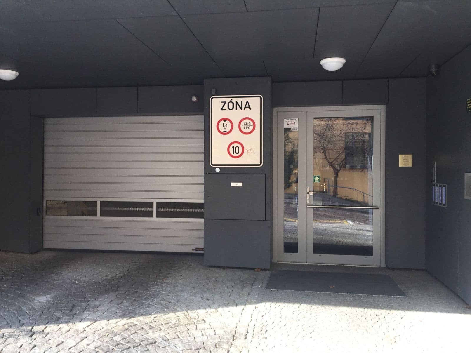 Prenájom bytu 39 m², Mozartova, Praha, Praha Prenájom bytu 39 m², Mozartova, Praha, Praha