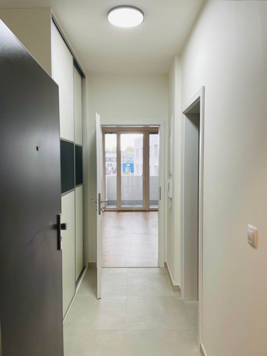 Prenájom bytu 1-izbový 37 m², Kladno, Středočeský kraj Prenájom bytu 1-izbový 37 m², Kladno, Středočeský kraj