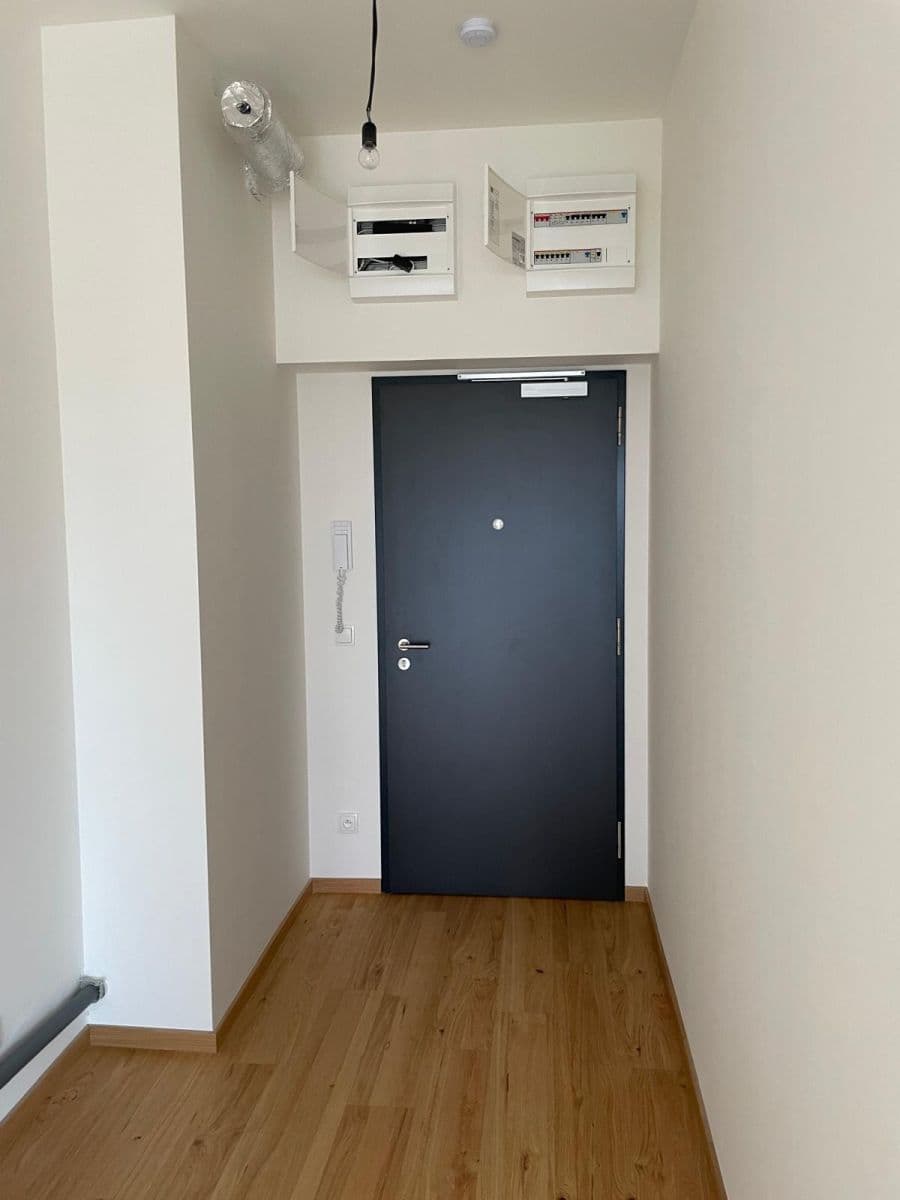 Prenájom bytu 1-izbový 35 m², V Háji, Praha, Praha Prenájom bytu 1-izbový 35 m², V Háji, Praha, Praha