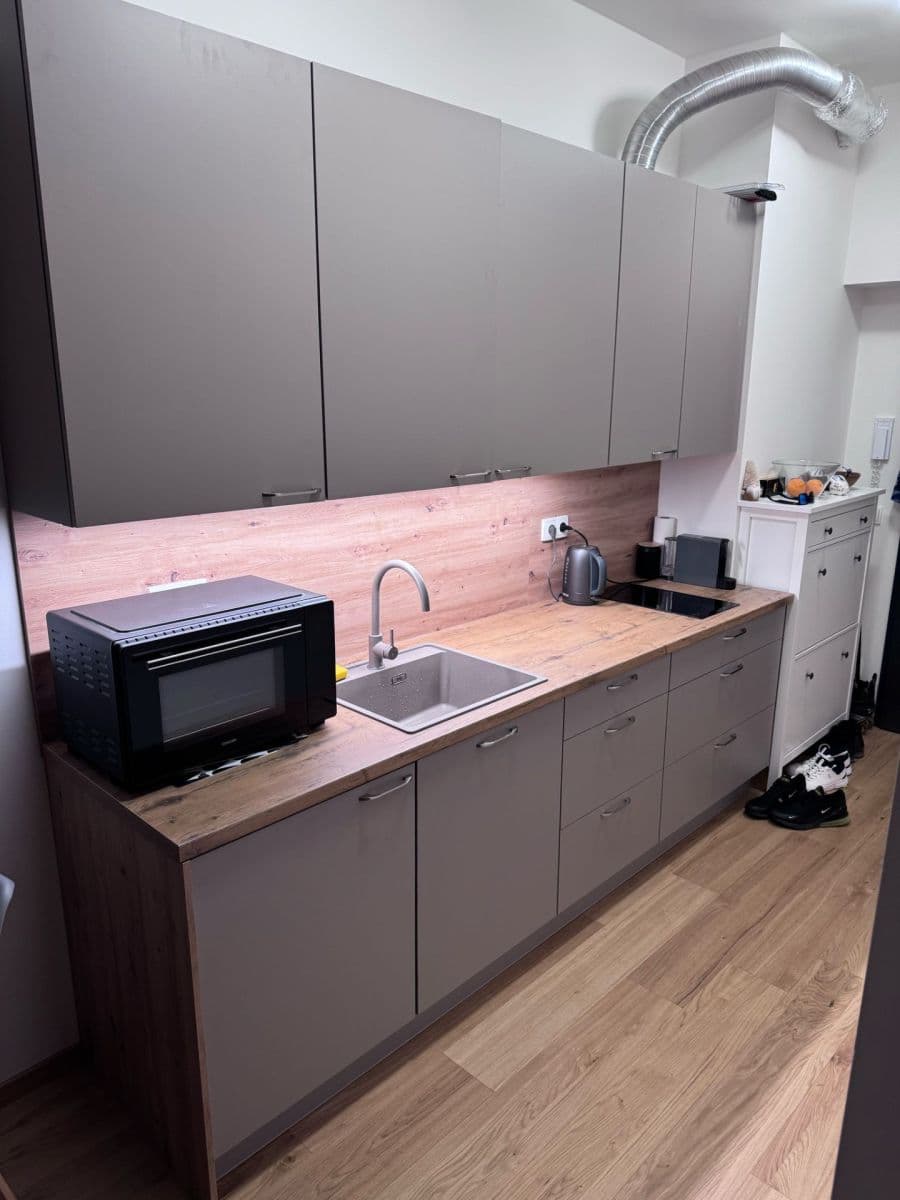 Prenájom bytu 1-izbový 35 m², V Háji, Praha, Praha Prenájom bytu 1-izbový 35 m², V Háji, Praha, Praha