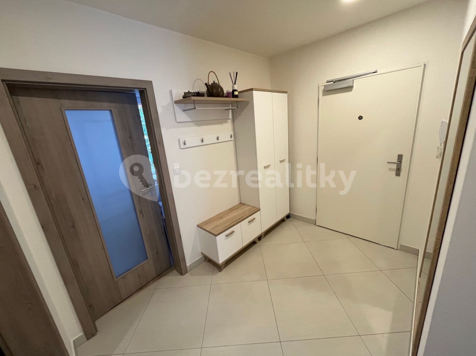 Prenájom bytu 3-izbový 60 m², Petrohradská, Praha, Praha Prenájom bytu 3-izbový 60 m², Petrohradská, Praha, Praha