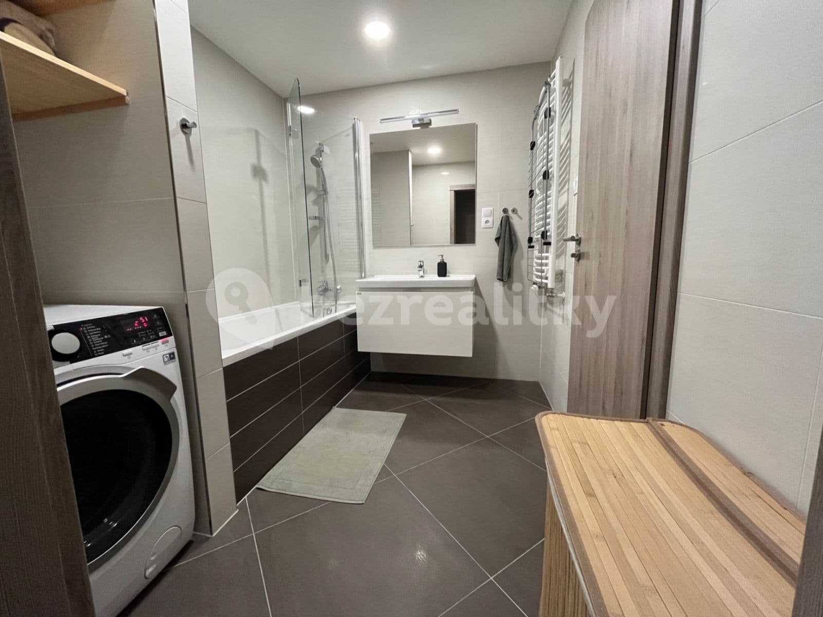 Prenájom bytu 3-izbový 60 m², Petrohradská, Praha, Praha Prenájom bytu 3-izbový 60 m², Petrohradská, Praha, Praha