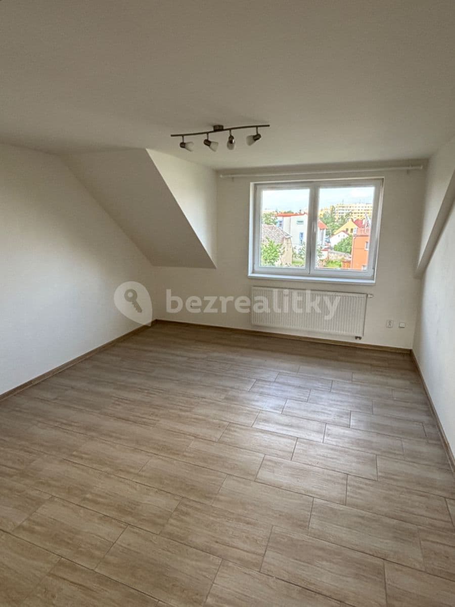 Prenájom bytu 3-izbový 130 m², Kollárova, Kladno, Středočeský kraj Prenájom bytu 3-izbový 130 m², Kollárova, Kladno, Středočeský kraj