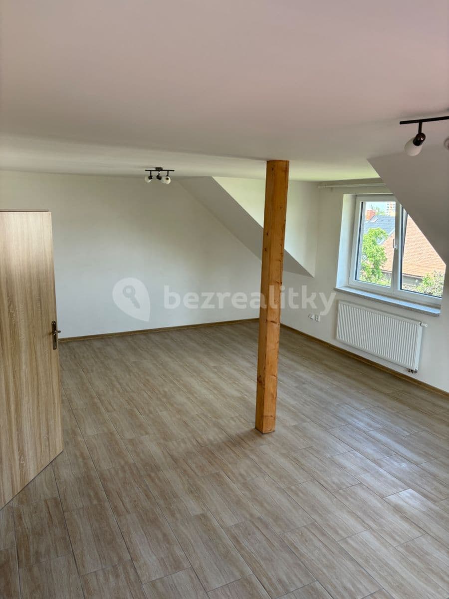 Prenájom bytu 3-izbový 130 m², Kollárova, Kladno, Středočeský kraj Prenájom bytu 3-izbový 130 m², Kollárova, Kladno, Středočeský kraj