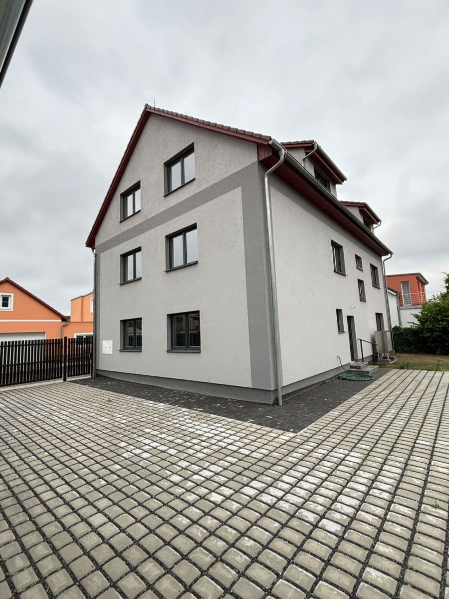 Prenájom bytu 3-izbový 130 m², Kollárova, Kladno, Středočeský kraj Prenájom bytu 3-izbový 130 m², Kollárova, Kladno, Středočeský kraj