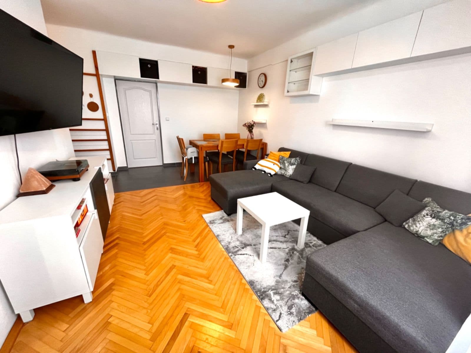 Prenájom bytu 3-izbový 65 m², Alešova, Plzeň, Plzeňský kraj Prenájom bytu 3-izbový 65 m², Alešova, Plzeň, Plzeňský kraj