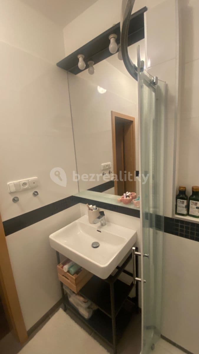 Prenájom bytu 2-izbový 42 m², Kodaňská, Praha, Praha Prenájom bytu 2-izbový 42 m², Kodaňská, Praha, Praha