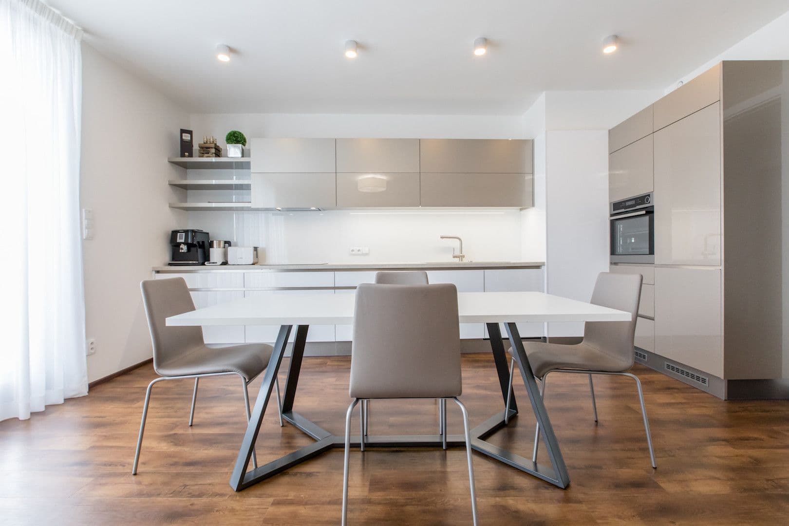 Prenájom bytu 120 m², Hartigova, Praha, Praha Prenájom bytu 120 m², Hartigova, Praha, Praha