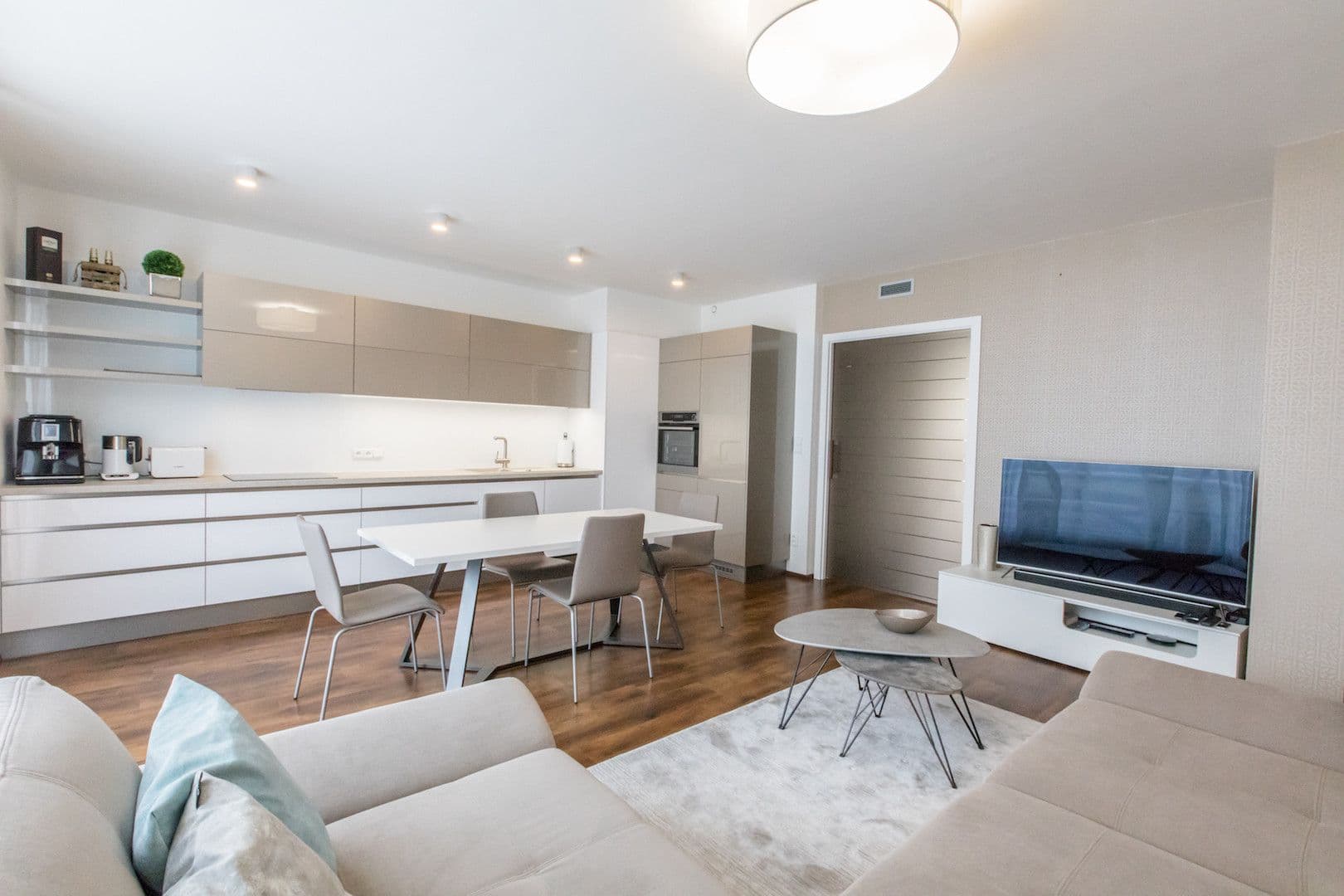 Prenájom bytu 120 m², Hartigova, Praha, Praha Prenájom bytu 120 m², Hartigova, Praha, Praha