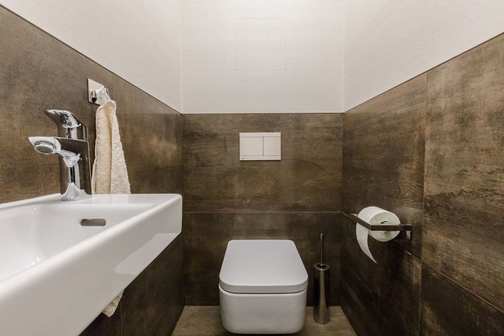 Prenájom bytu 120 m², Hartigova, Praha, Praha Prenájom bytu 120 m², Hartigova, Praha, Praha