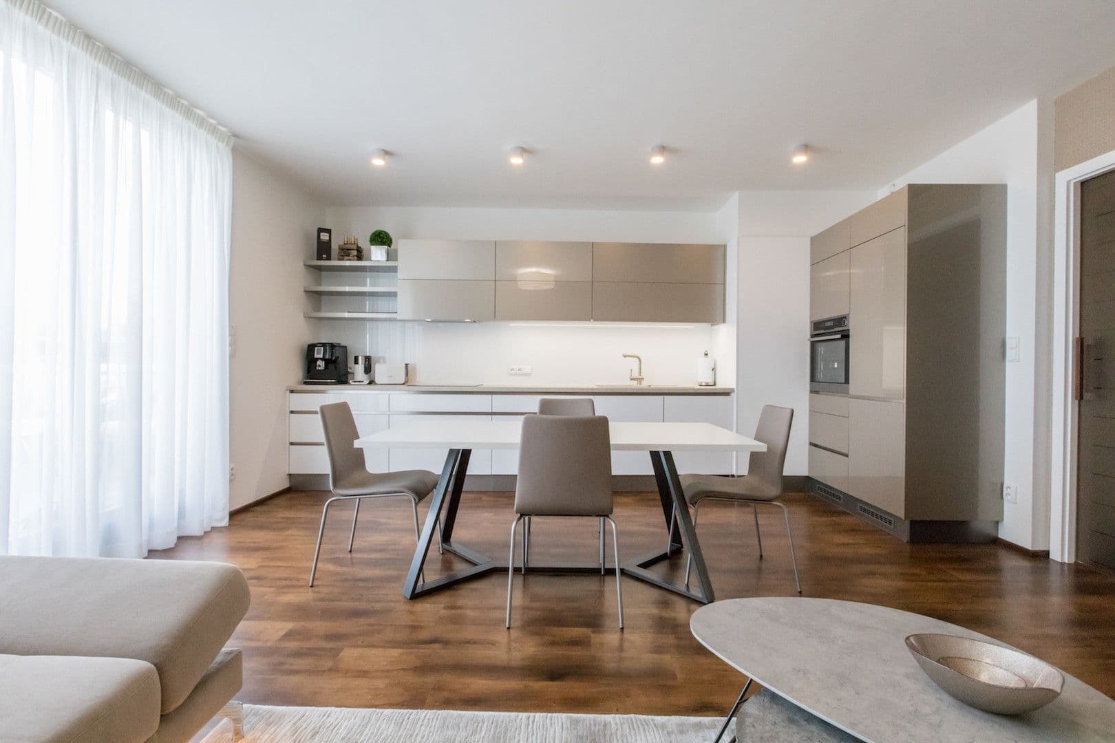 Prenájom bytu 120 m², Hartigova, Praha, Praha Prenájom bytu 120 m², Hartigova, Praha, Praha