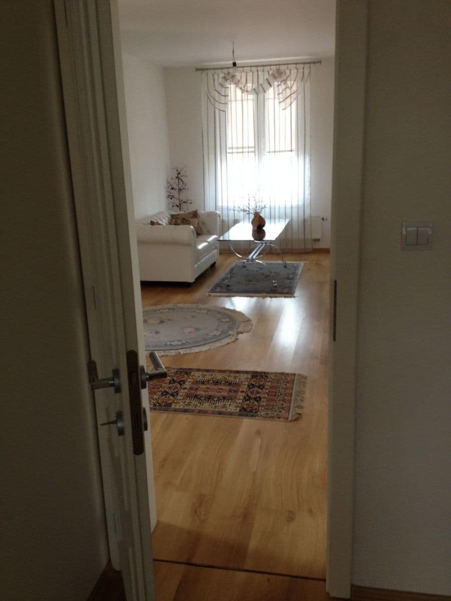 Prenájom bytu 800 m², Komjatná, Komjatná, Žilinský kraj Prenájom bytu 800 m², Komjatná, Komjatná, Žilinský kraj