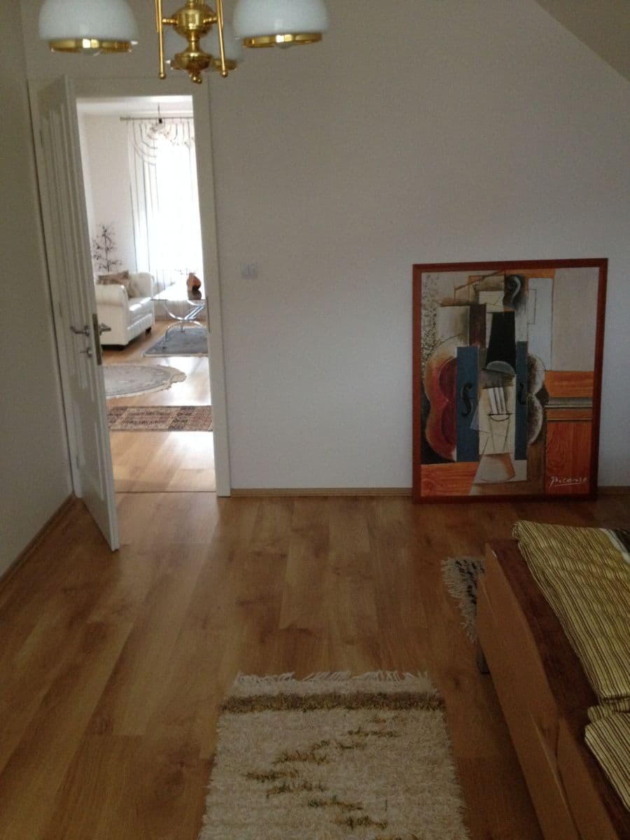 Prenájom bytu 800 m², Komjatná, Komjatná, Žilinský kraj Prenájom bytu 800 m², Komjatná, Komjatná, Žilinský kraj