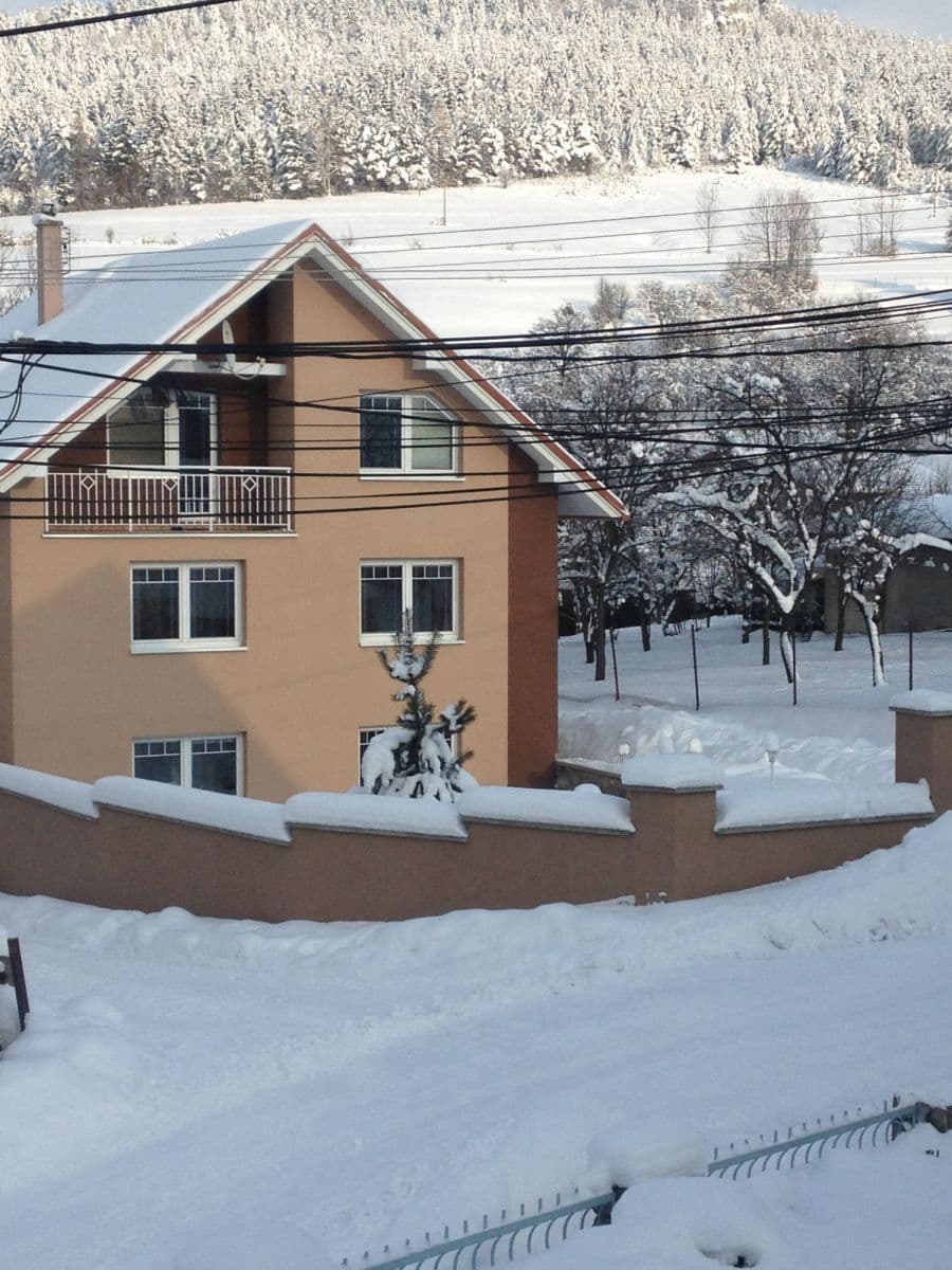 Prenájom bytu 800 m², Komjatná, Komjatná, Žilinský kraj Prenájom bytu 800 m², Komjatná, Komjatná, Žilinský kraj