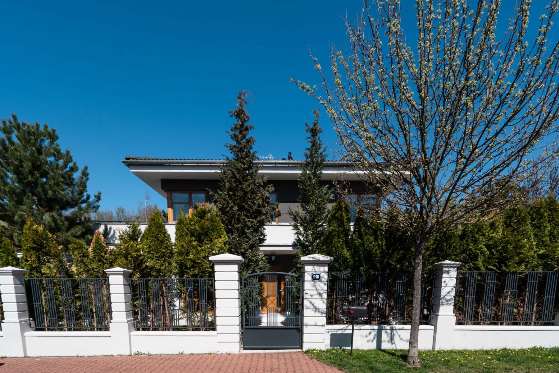 Prenájom bytu 250 m², Pod Valem II., Průhonice, Středočeský kraj Prenájom bytu 250 m², Pod Valem II., Průhonice, Středočeský kraj