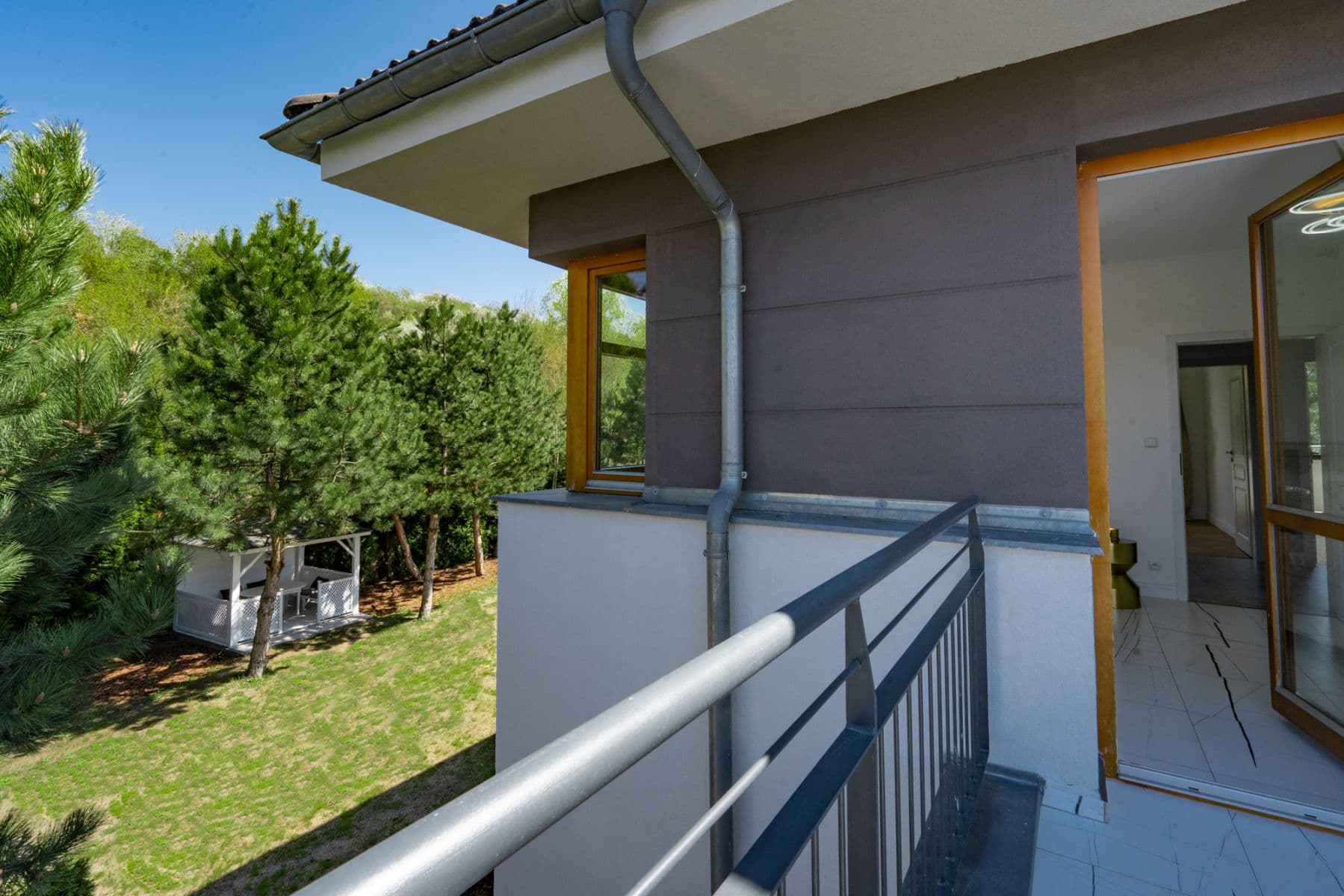 Prenájom bytu 250 m², Pod Valem II., Průhonice, Středočeský kraj Prenájom bytu 250 m², Pod Valem II., Průhonice, Středočeský kraj
