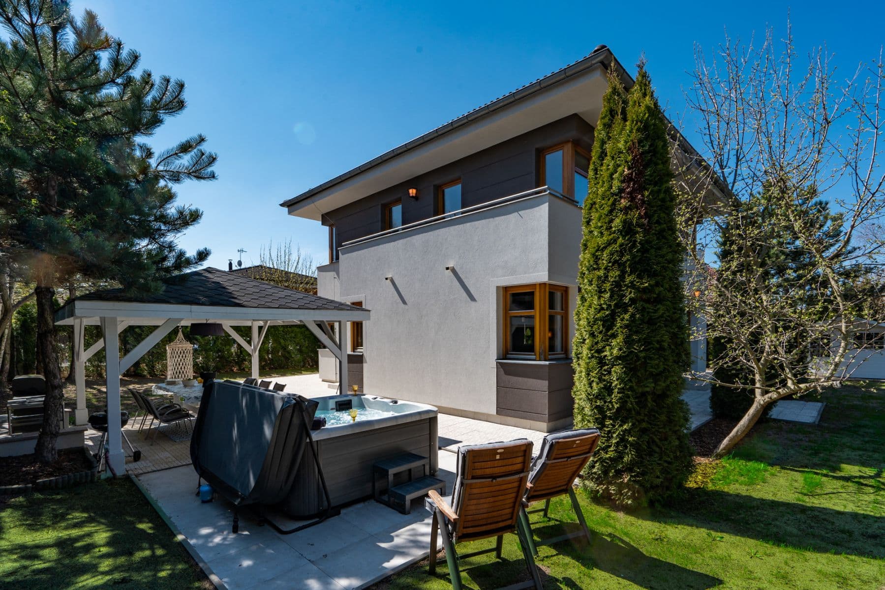 Prenájom bytu 250 m², Pod Valem II., Průhonice, Středočeský kraj Prenájom bytu 250 m², Pod Valem II., Průhonice, Středočeský kraj