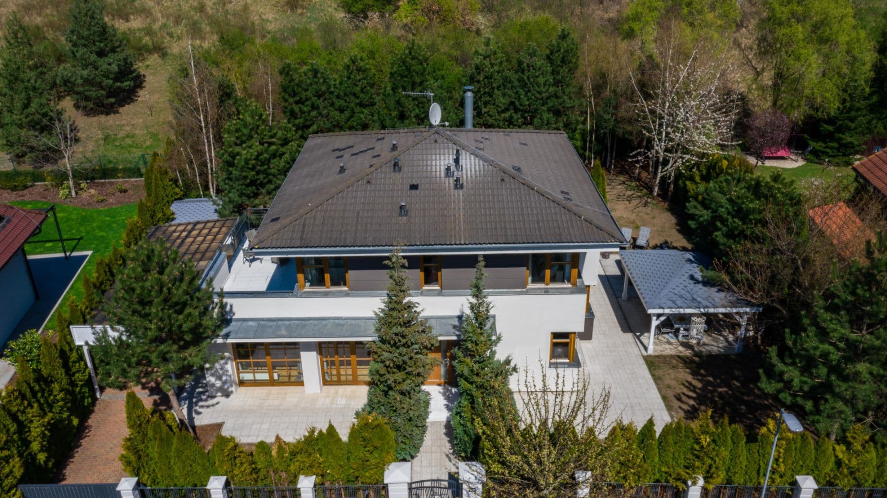 Prenájom bytu 250 m², Pod Valem II., Průhonice, Středočeský kraj Prenájom bytu 250 m², Pod Valem II., Průhonice, Středočeský kraj