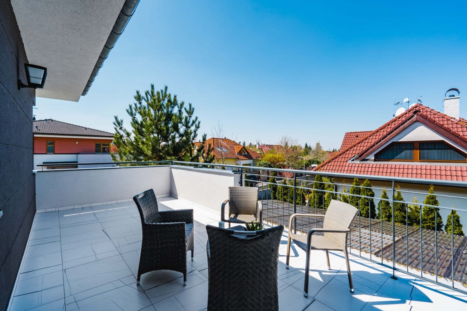 Prenájom bytu 250 m², Pod Valem II., Průhonice, Středočeský kraj Prenájom bytu 250 m², Pod Valem II., Průhonice, Středočeský kraj