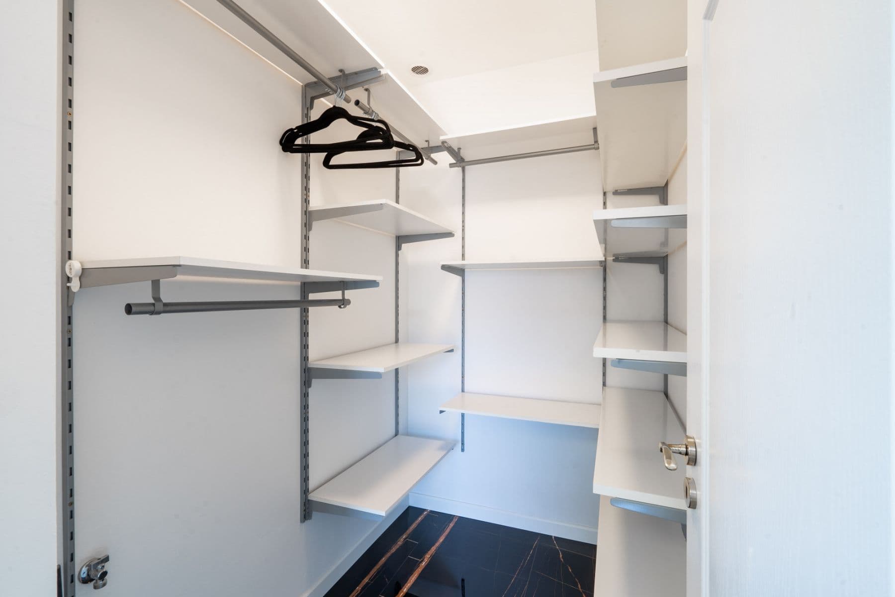 Prenájom bytu 250 m², Pod Valem II., Průhonice, Středočeský kraj Prenájom bytu 250 m², Pod Valem II., Průhonice, Středočeský kraj