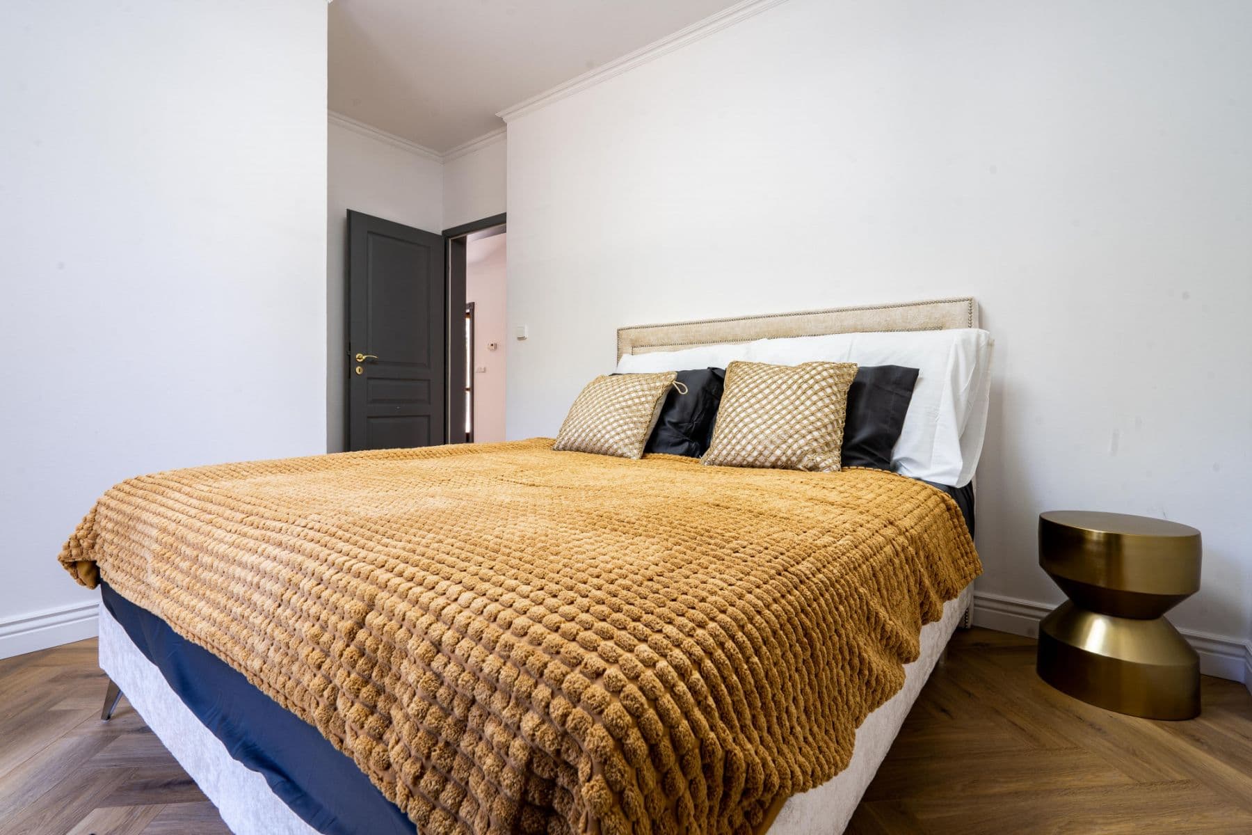 Prenájom bytu 250 m², Pod Valem II., Průhonice, Středočeský kraj Prenájom bytu 250 m², Pod Valem II., Průhonice, Středočeský kraj