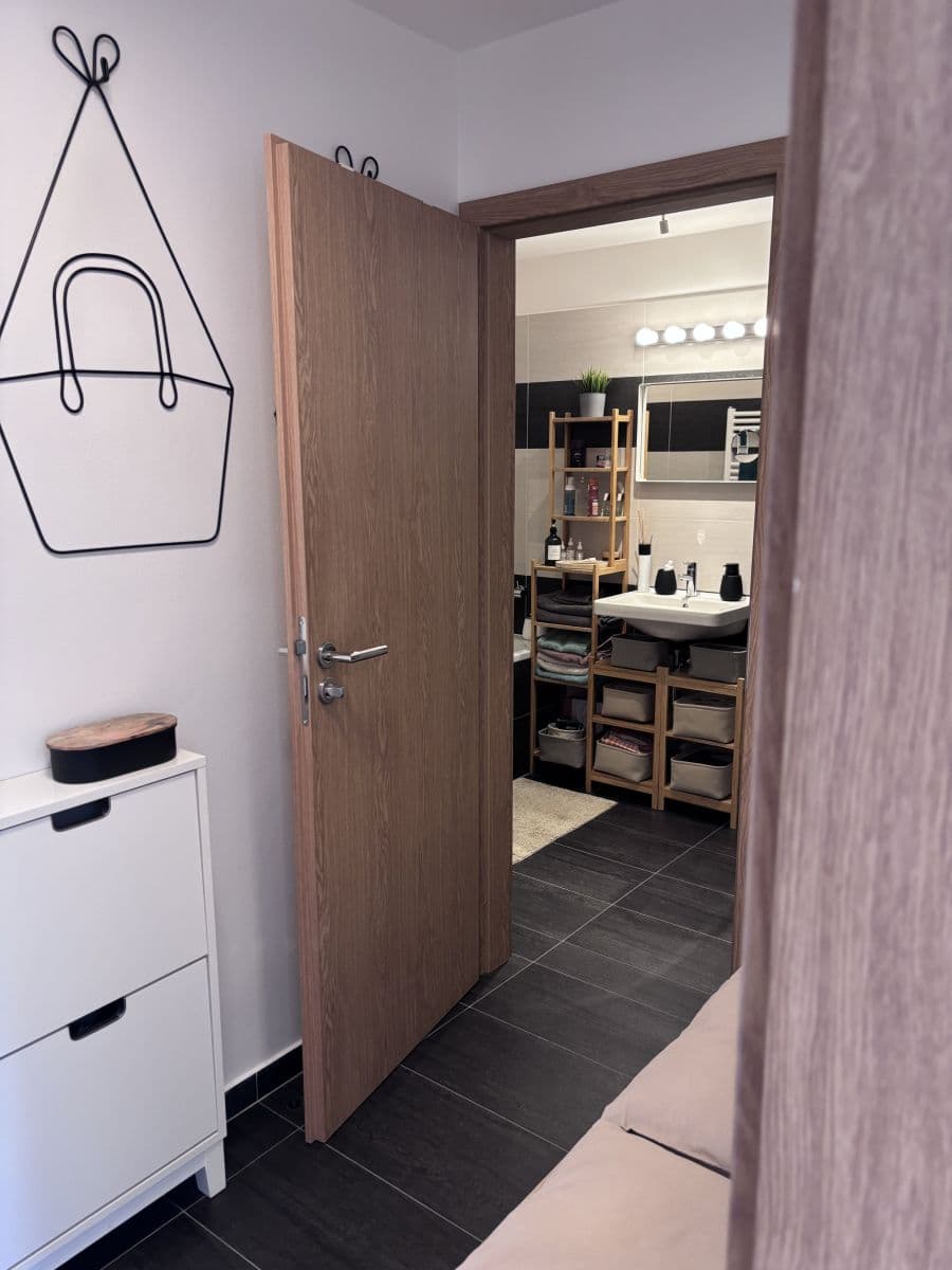 Prenájom bytu 42 m², Moskevská, Praha, Praha Prenájom bytu 42 m², Moskevská, Praha, Praha
