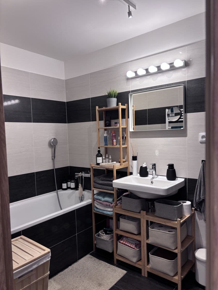 Prenájom bytu 42 m², Moskevská, Praha, Praha Prenájom bytu 42 m², Moskevská, Praha, Praha
