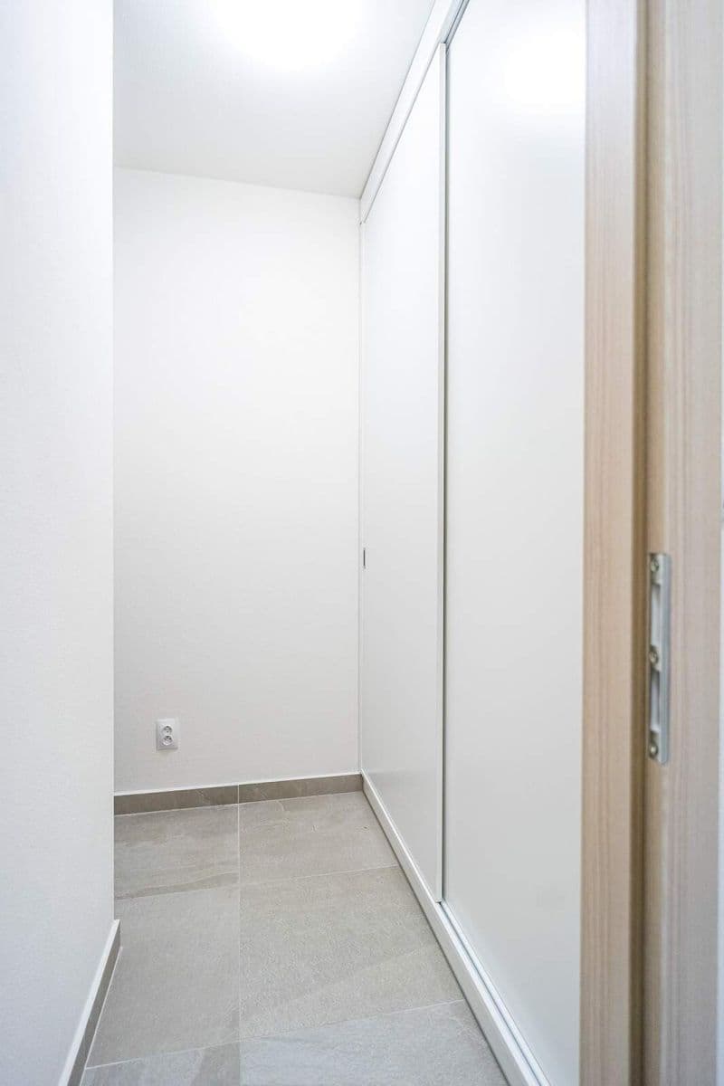 Prenájom bytu 2-izbový 60 m², Metelkova, Kuřim, Jihomoravský kraj Prenájom bytu 2-izbový 60 m², Metelkova, Kuřim, Jihomoravský kraj