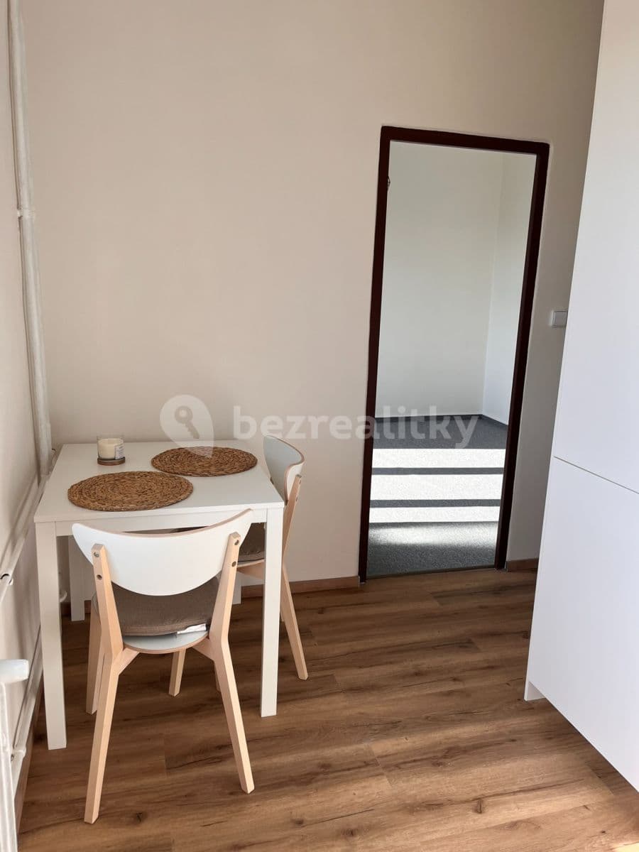 Prenájom bytu 3-izbový 65 m², Na Stezce, Praha, Praha Prenájom bytu 3-izbový 65 m², Na Stezce, Praha, Praha