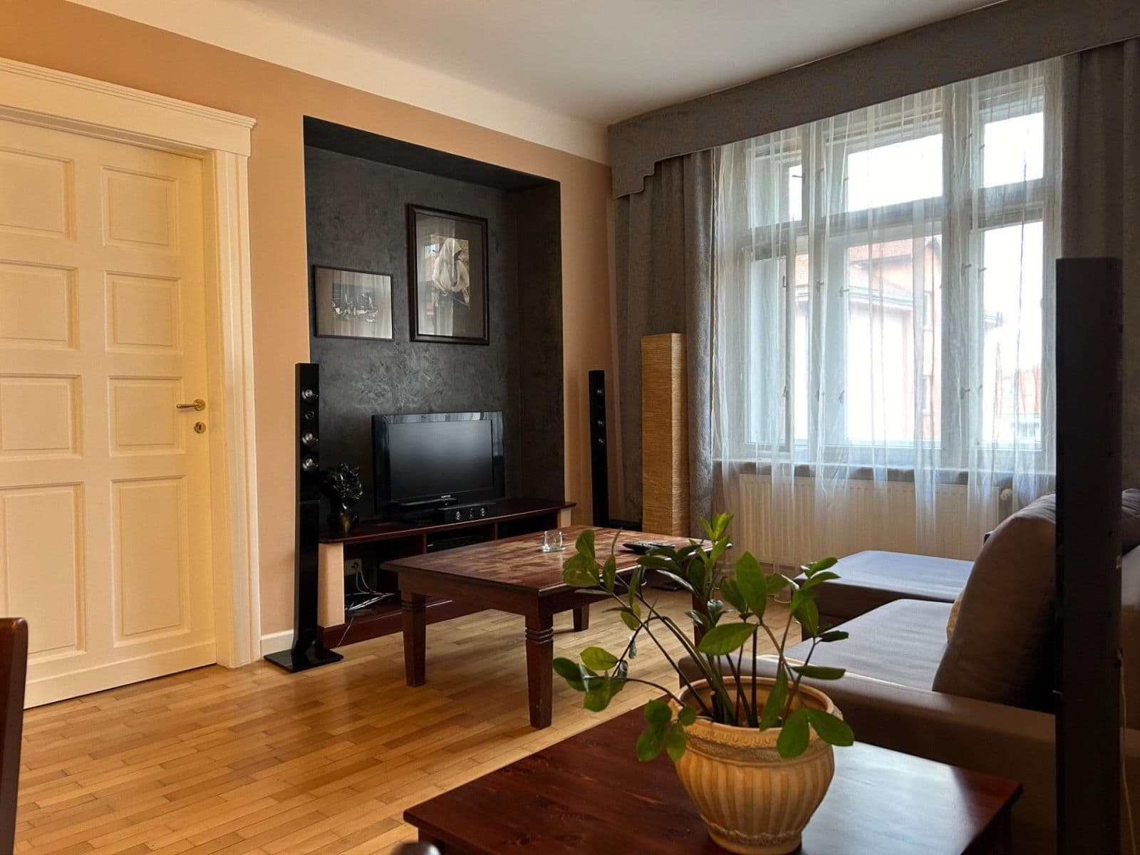 Prenájom bytu 3-izbový 73 m², Čajkovského, Praha, Praha Prenájom bytu 3-izbový 73 m², Čajkovského, Praha, Praha