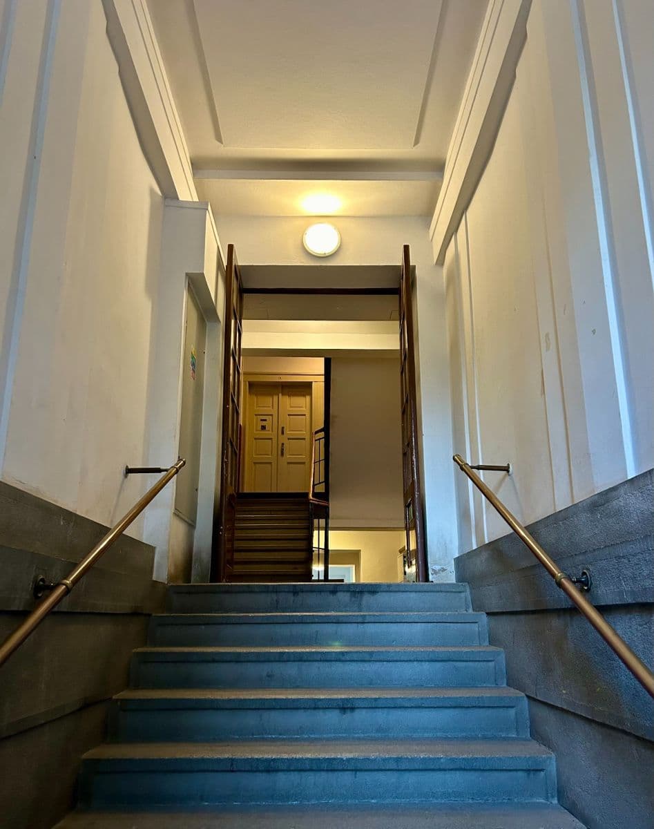 Prenájom bytu 3-izbový 73 m², Čajkovského, Praha, Praha Prenájom bytu 3-izbový 73 m², Čajkovského, Praha, Praha