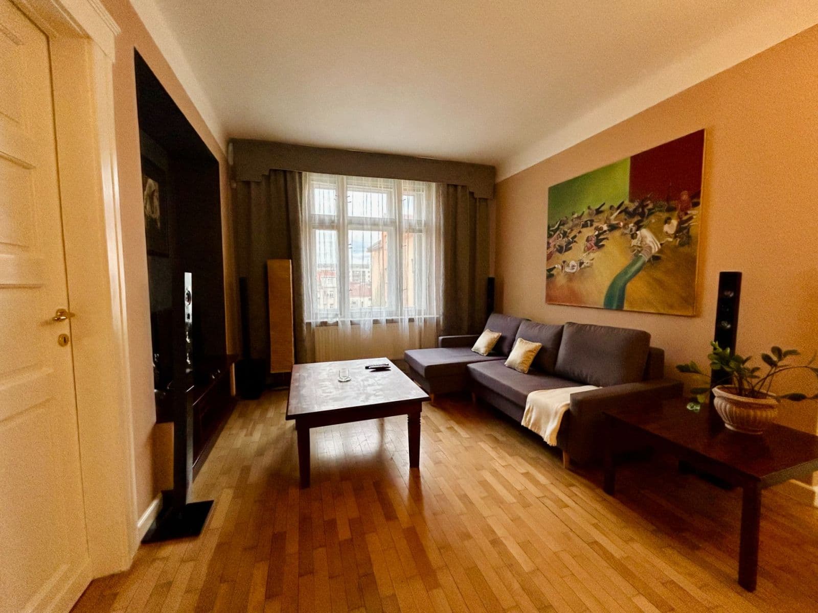 Prenájom bytu 3-izbový 73 m², Čajkovského, Praha, Praha Prenájom bytu 3-izbový 73 m², Čajkovského, Praha, Praha