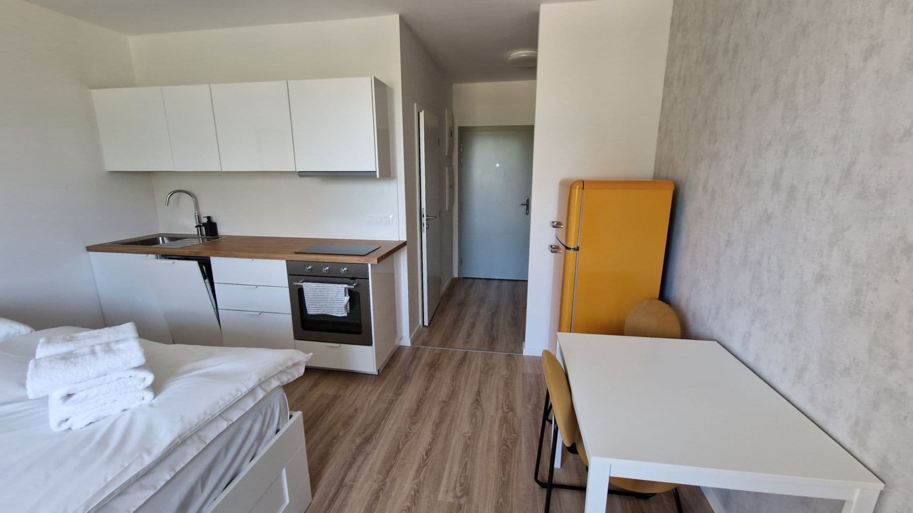 Prenájom bytu 1-izbový 24 m², Ivanská cesta, Ružinov, Bratislavský kraj Prenájom bytu 1-izbový 24 m², Ivanská cesta, Ružinov, Bratislavský kraj