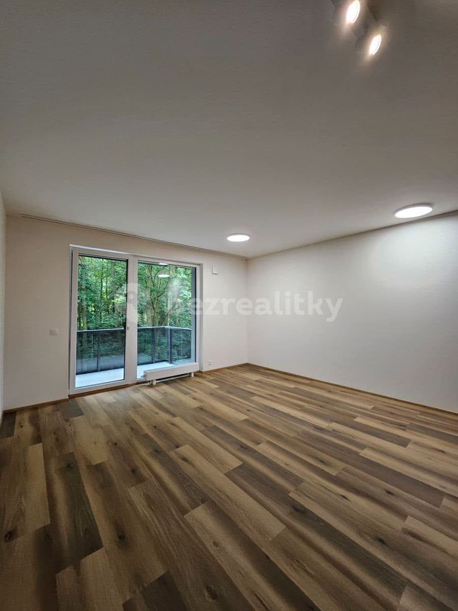 Prenájom bytu 1-izbový 37 m², K Jezeru, Praha, Praha Prenájom bytu 1-izbový 37 m², K Jezeru, Praha, Praha