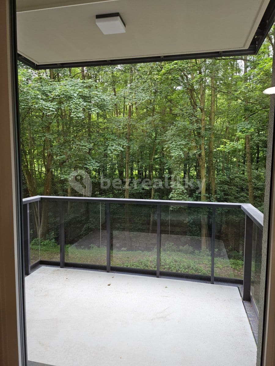 Prenájom bytu 1-izbový 37 m², K Jezeru, Praha, Praha Prenájom bytu 1-izbový 37 m², K Jezeru, Praha, Praha