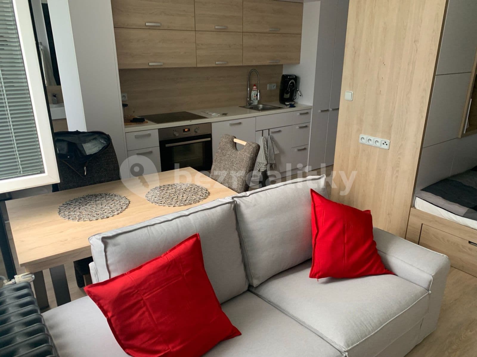 Prenájom bytu Garsoniéra 32 m², Topolová, Praha, Praha Prenájom bytu Garsoniéra 32 m², Topolová, Praha, Praha