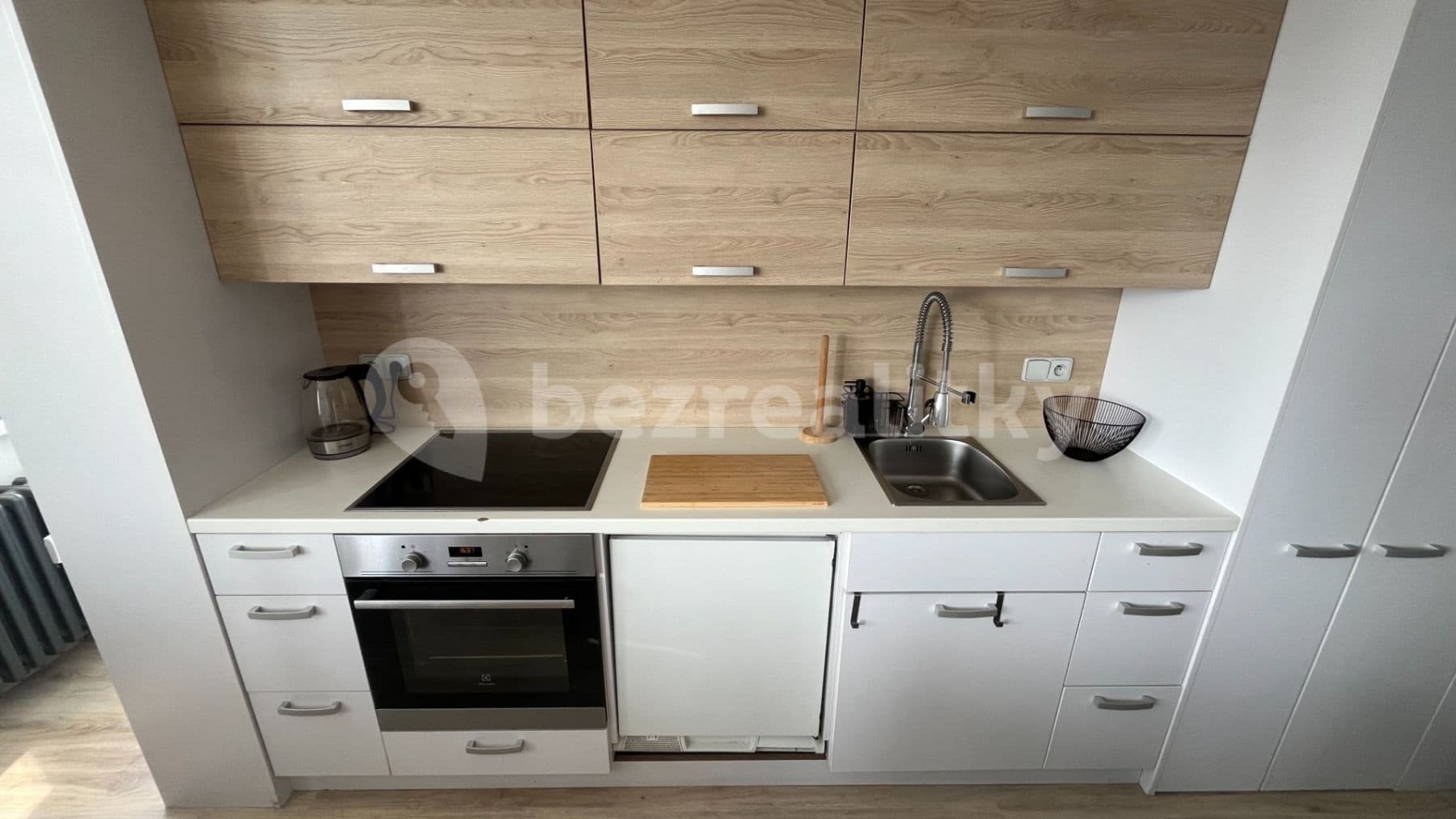 Prenájom bytu Garsoniéra 32 m², Topolová, Praha, Praha Prenájom bytu Garsoniéra 32 m², Topolová, Praha, Praha