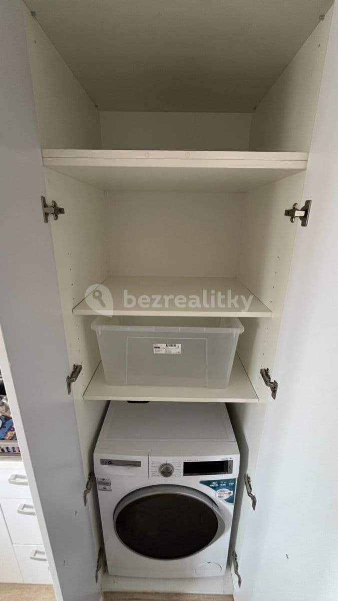 Prenájom bytu Garsoniéra 32 m², Topolová, Praha, Praha Prenájom bytu Garsoniéra 32 m², Topolová, Praha, Praha