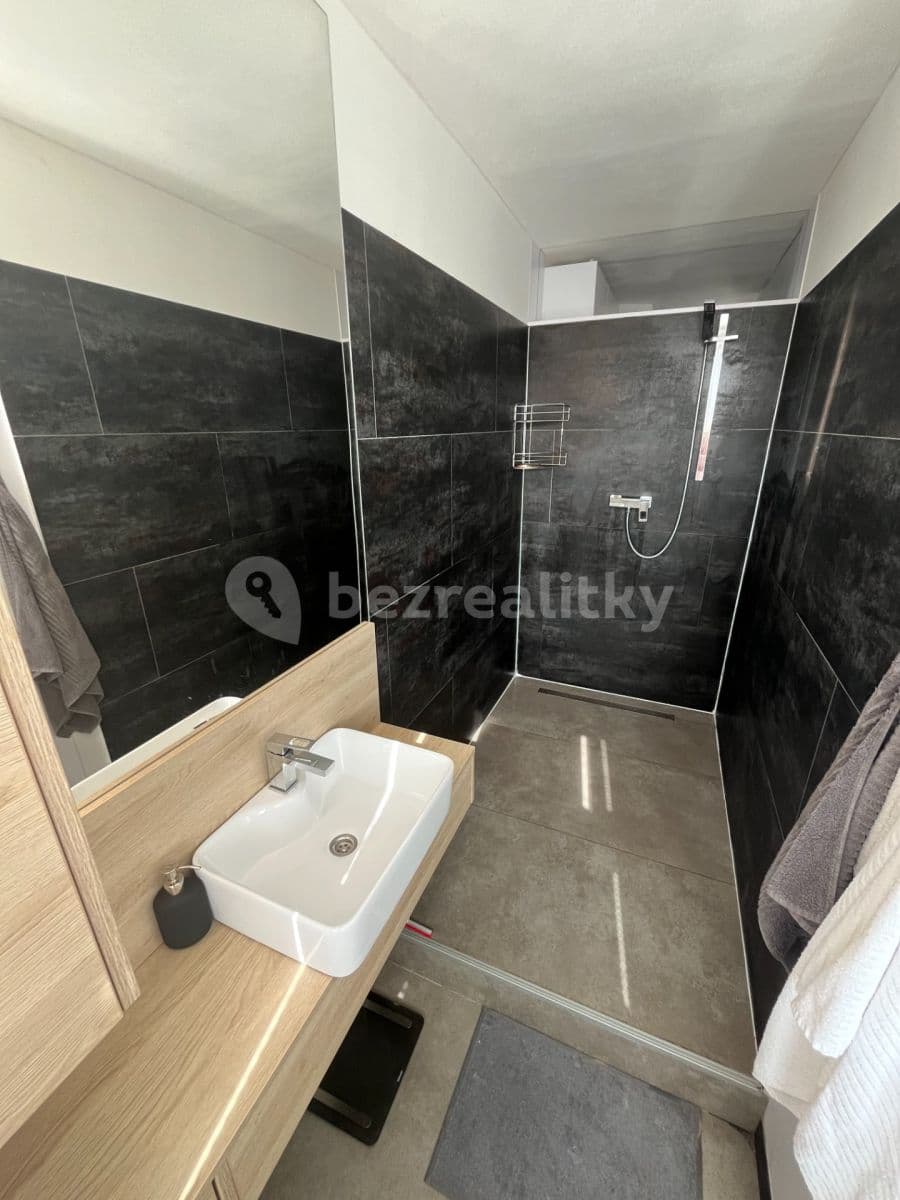 Prenájom bytu Garsoniéra 32 m², Topolová, Praha, Praha Prenájom bytu Garsoniéra 32 m², Topolová, Praha, Praha