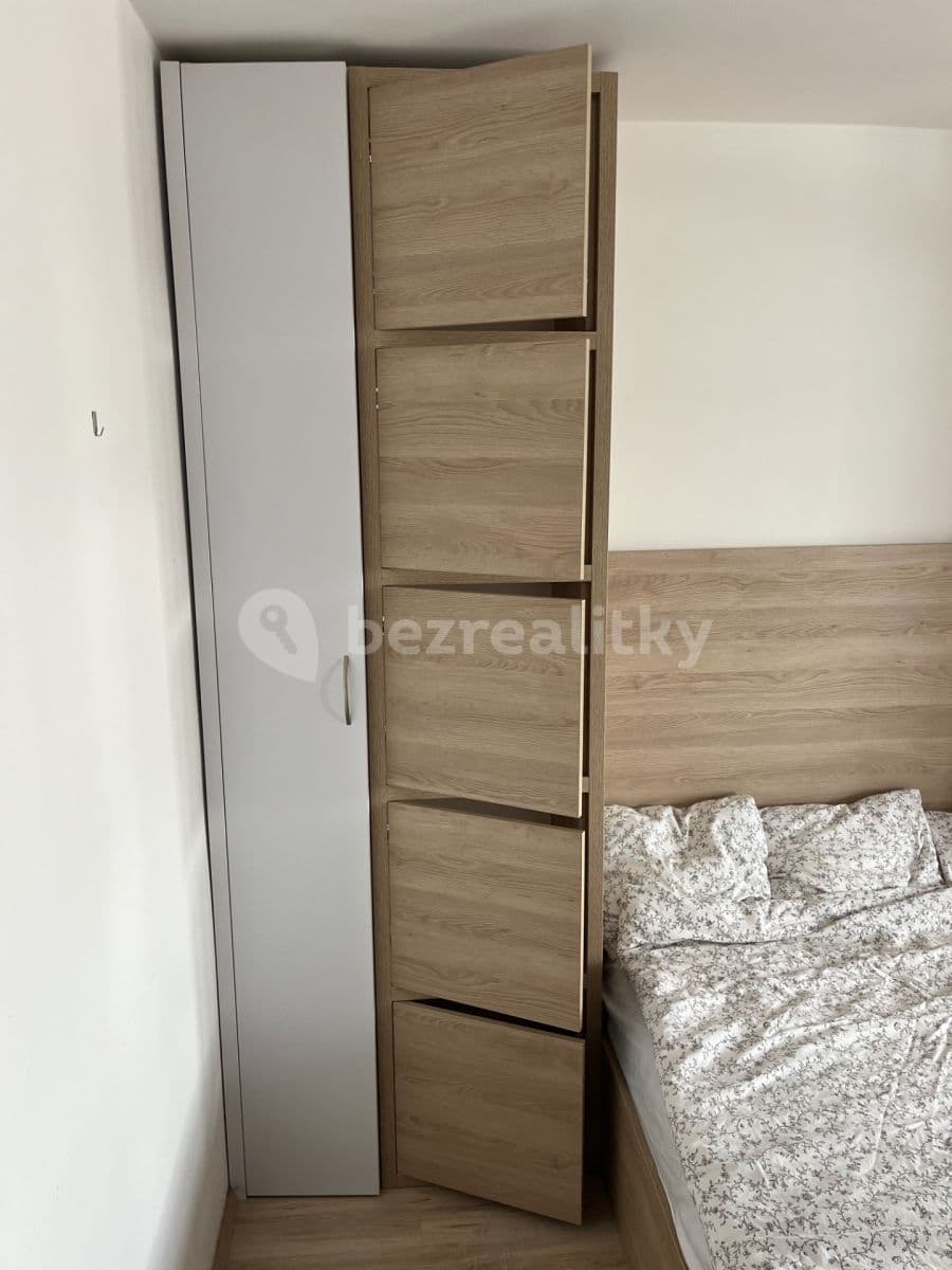 Prenájom bytu Garsoniéra 32 m², Topolová, Praha, Praha Prenájom bytu Garsoniéra 32 m², Topolová, Praha, Praha