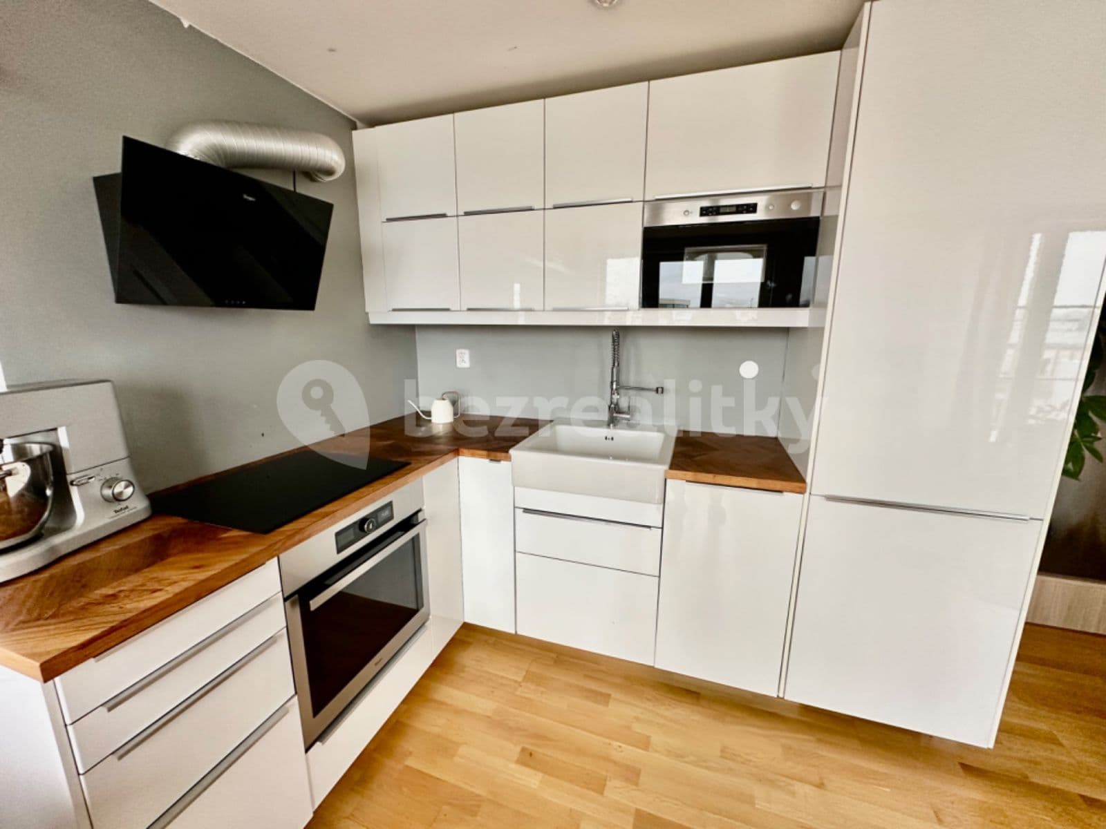 Prenájom bytu 2-izbový 48 m², U Křížku, Praha, Praha Prenájom bytu 2-izbový 48 m², U Křížku, Praha, Praha