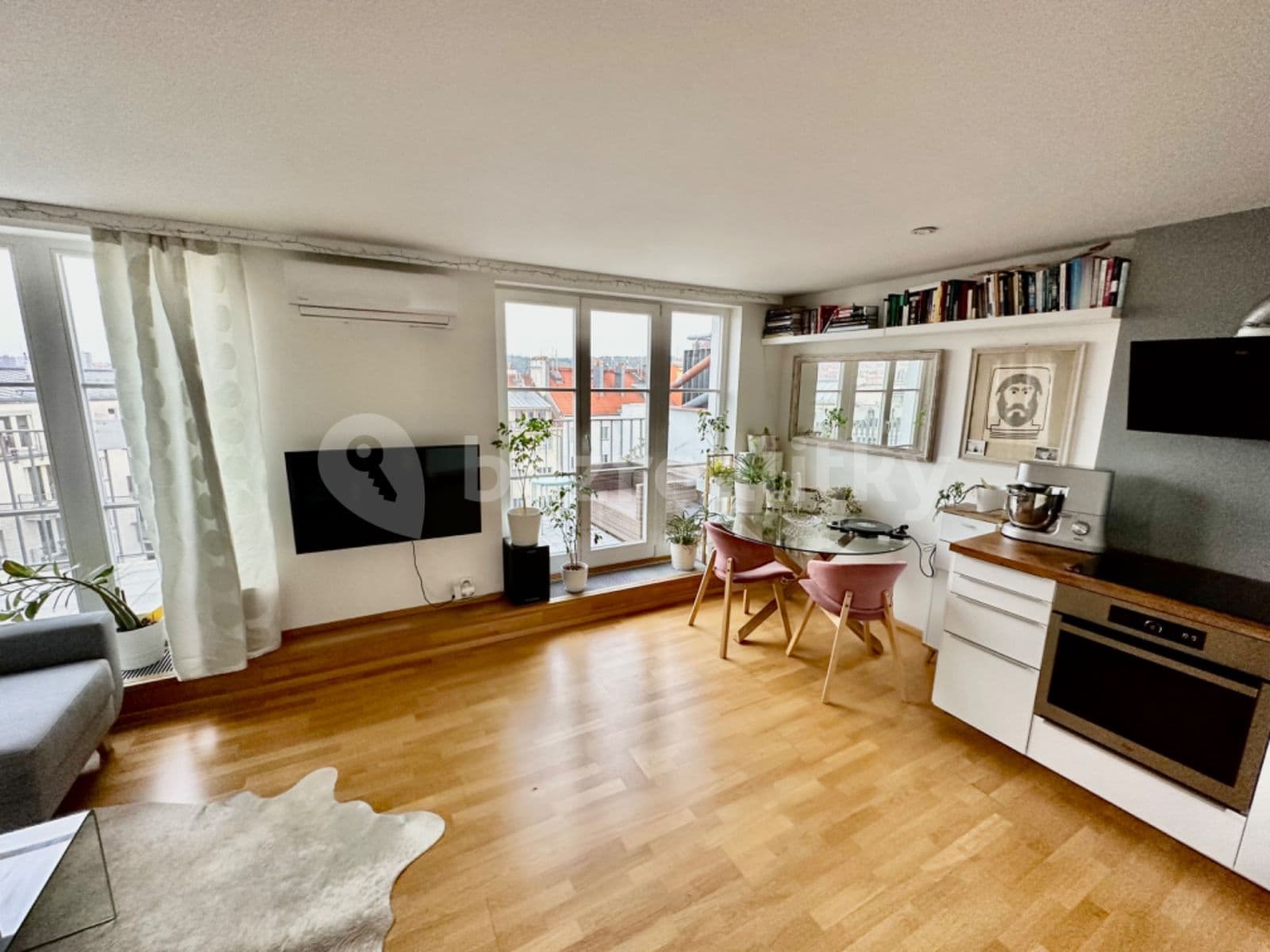 Prenájom bytu 2-izbový 48 m², U Křížku, Praha, Praha Prenájom bytu 2-izbový 48 m², U Křížku, Praha, Praha