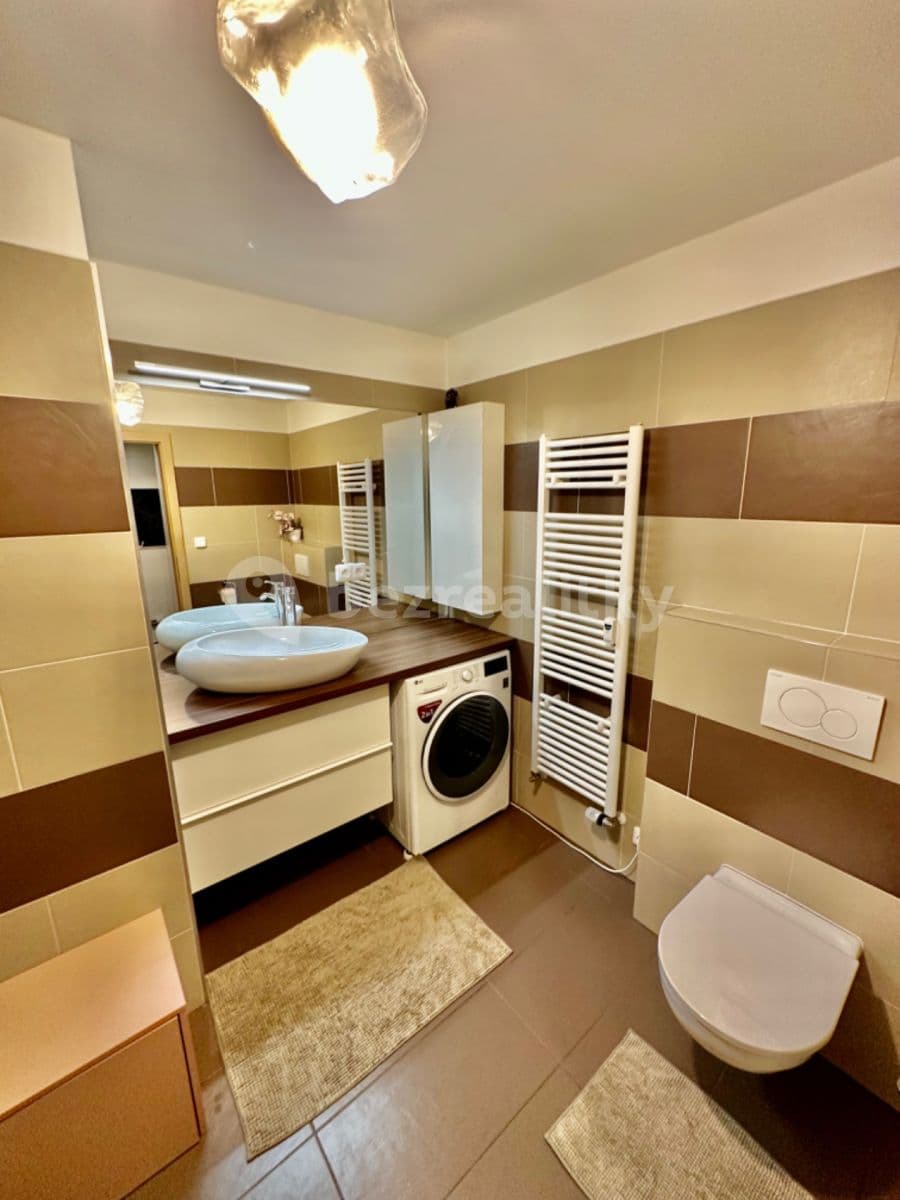 Prenájom bytu 2-izbový 48 m², U Křížku, Praha, Praha Prenájom bytu 2-izbový 48 m², U Křížku, Praha, Praha