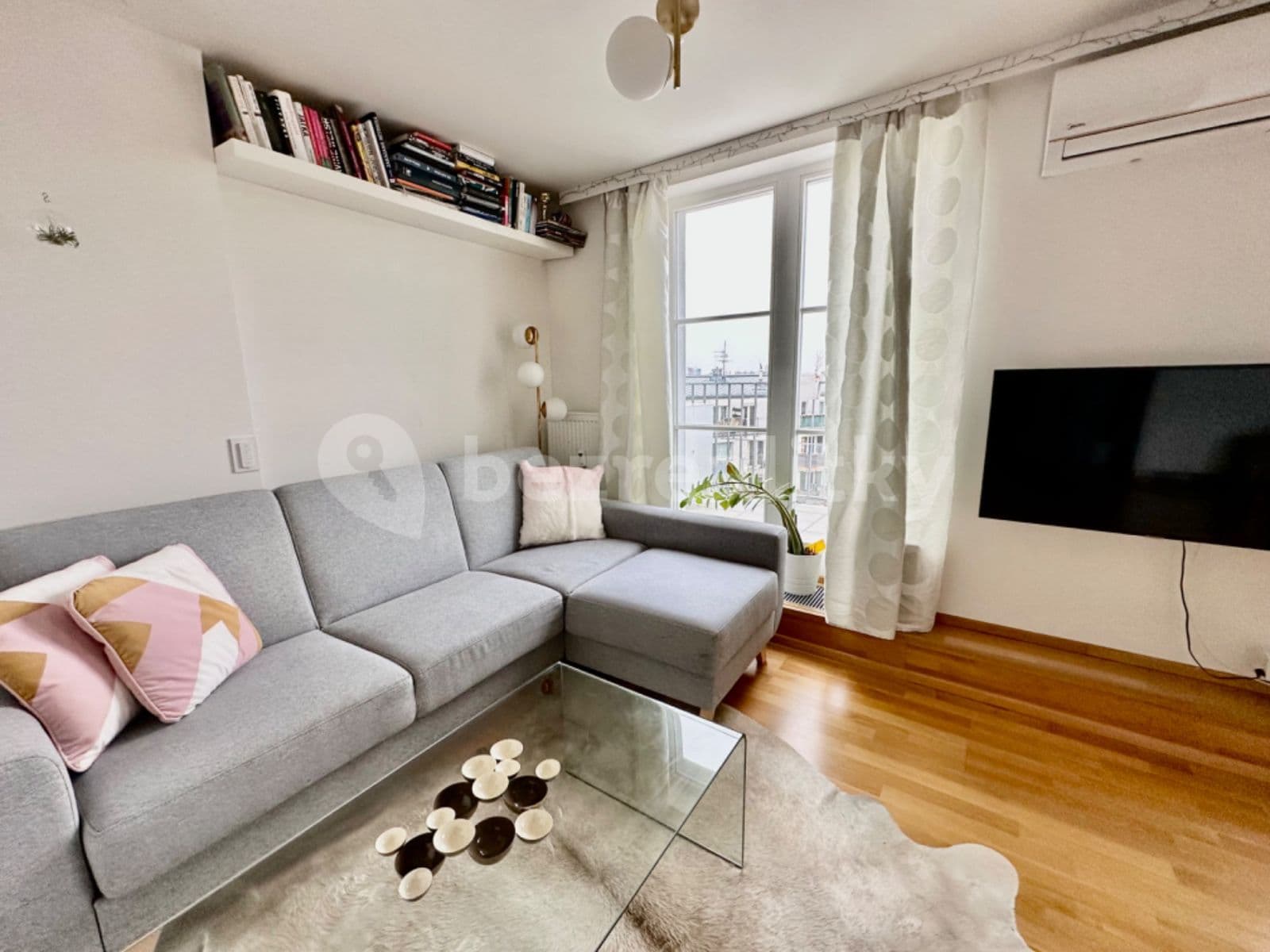Prenájom bytu 2-izbový 48 m², U Křížku, Praha, Praha Prenájom bytu 2-izbový 48 m², U Křížku, Praha, Praha