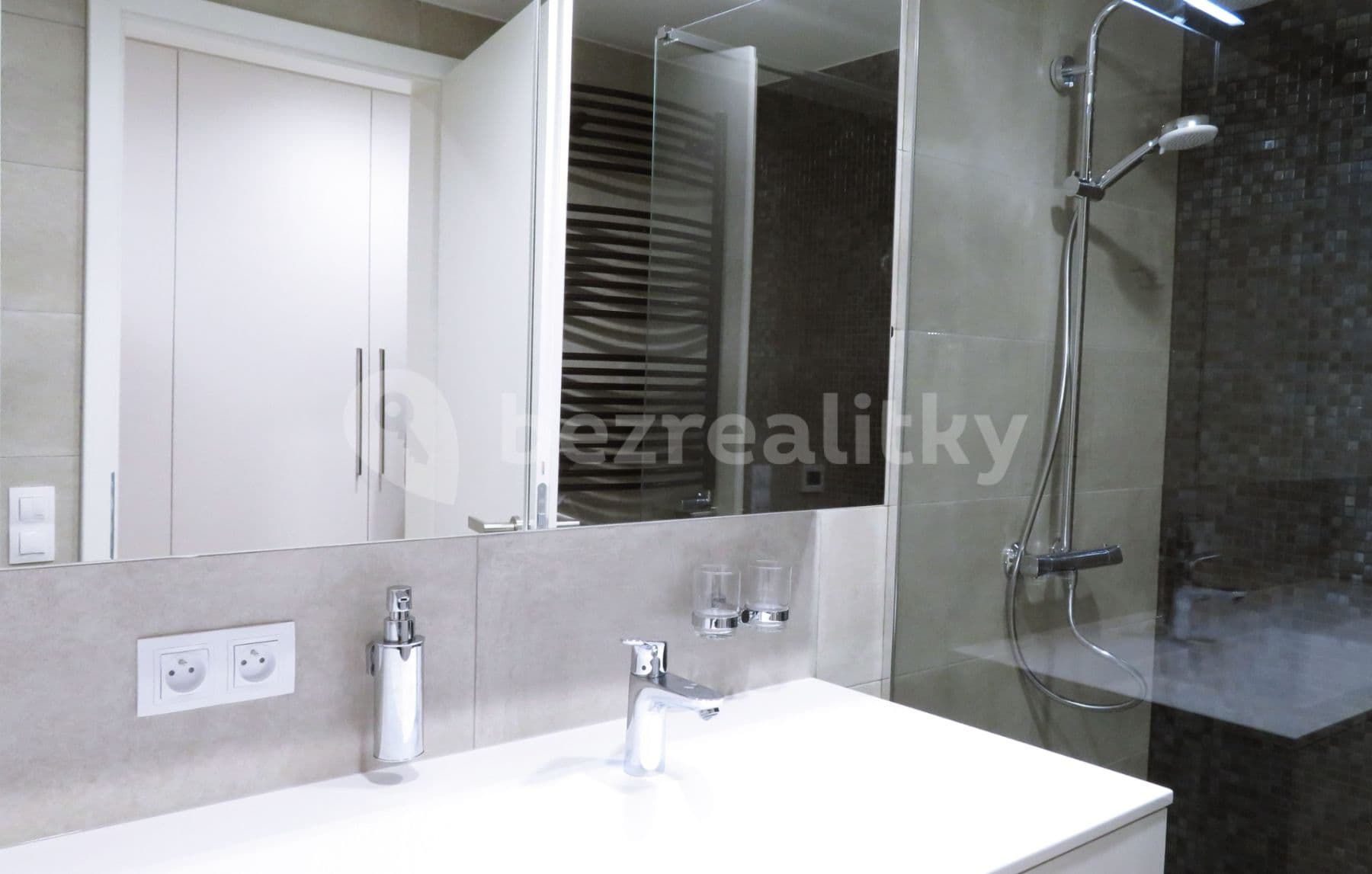 Prenájom bytu 1-izbový 29 m², Mukařovského, Praha, Praha Prenájom bytu 1-izbový 29 m², Mukařovského, Praha, Praha