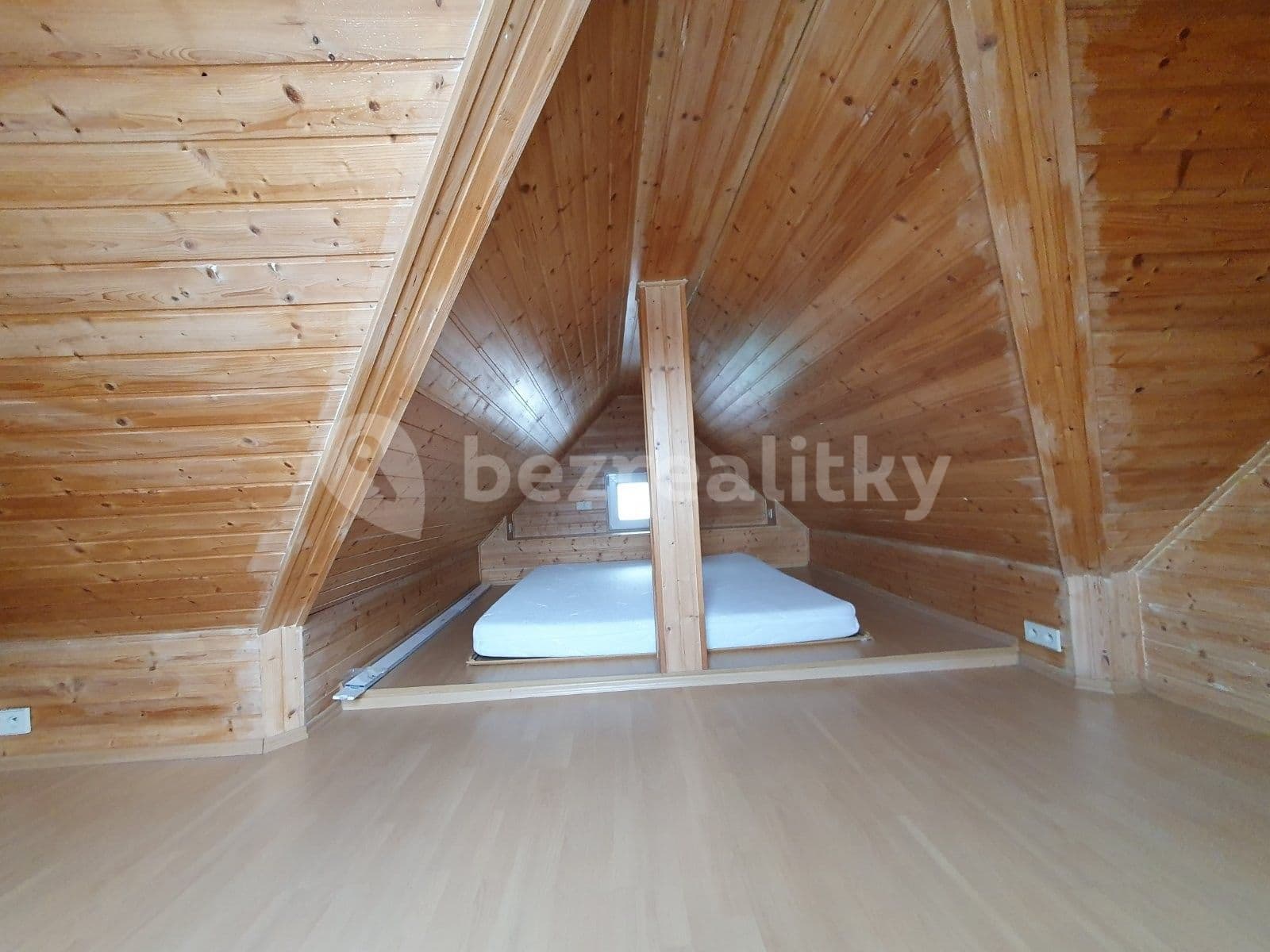 Prenájom bytu 3-izbový 85 m², U Stojanu, Praha, Praha Prenájom bytu 3-izbový 85 m², U Stojanu, Praha, Praha