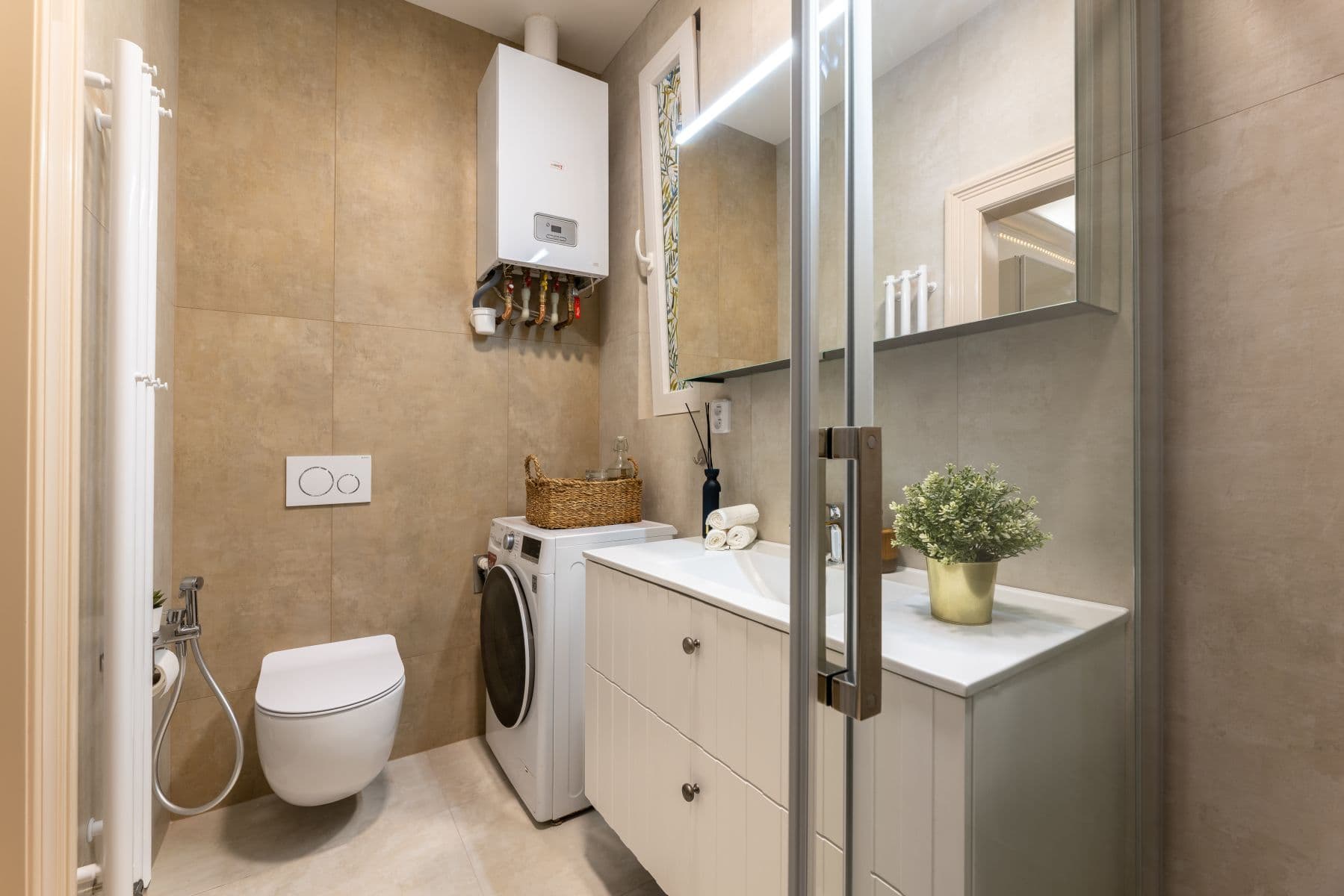 Prenájom bytu 160 m², Ruská, Praha, Praha Prenájom bytu 160 m², Ruská, Praha, Praha